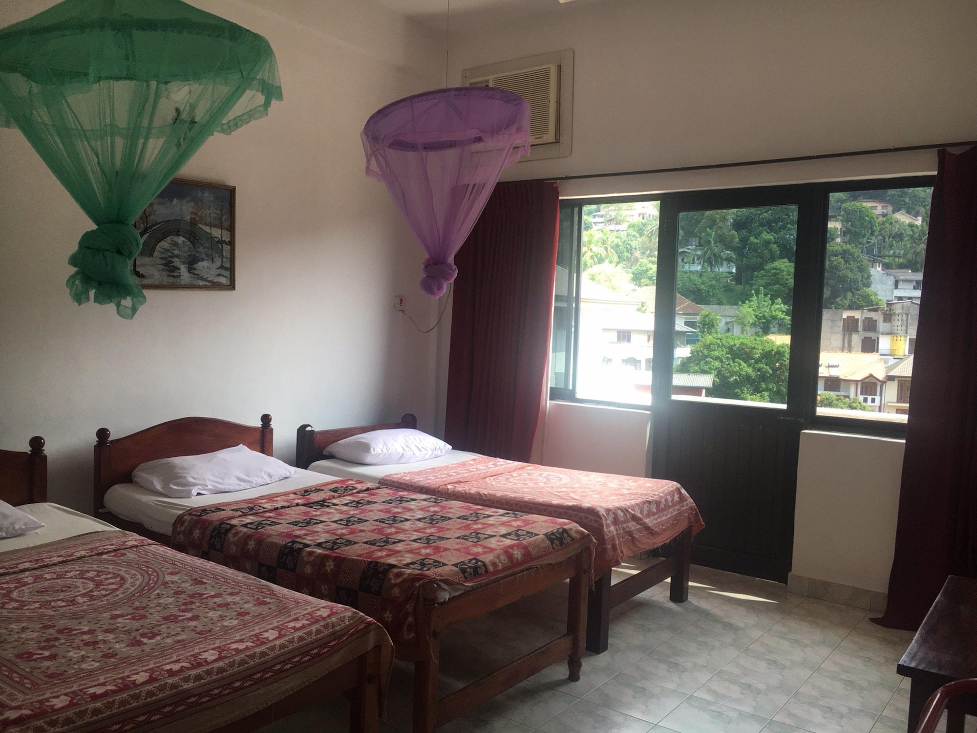 Majestic Tourist Hotel Kandy Exterior foto