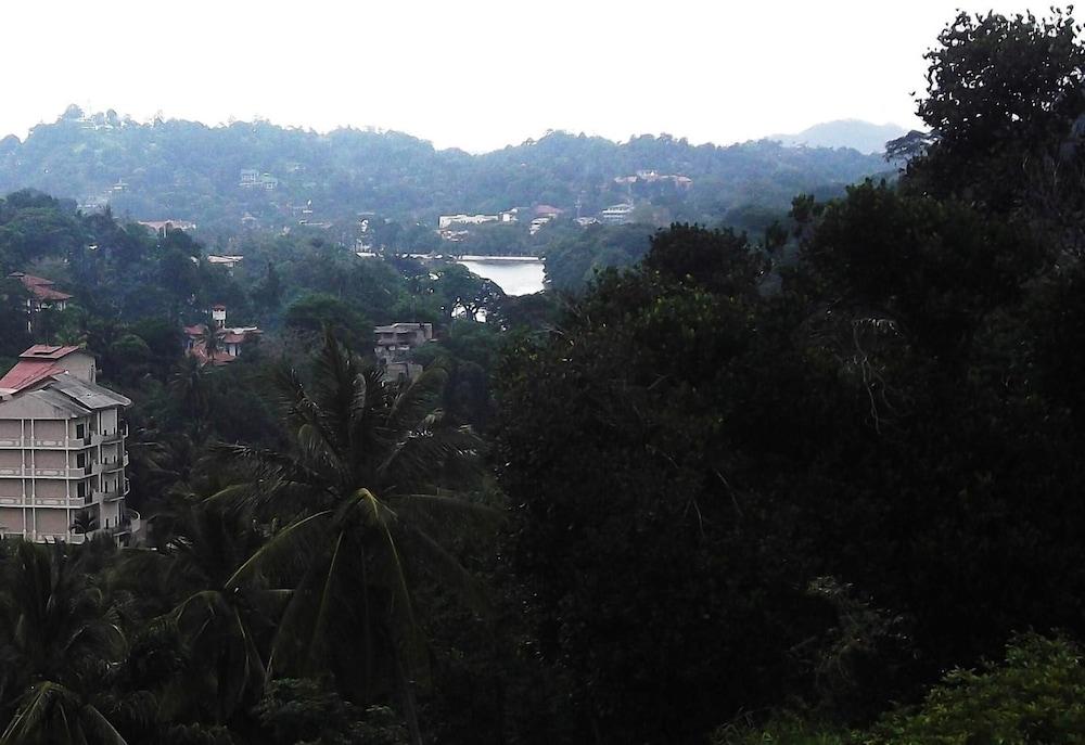 Majestic Tourist Hotel Kandy Exterior foto