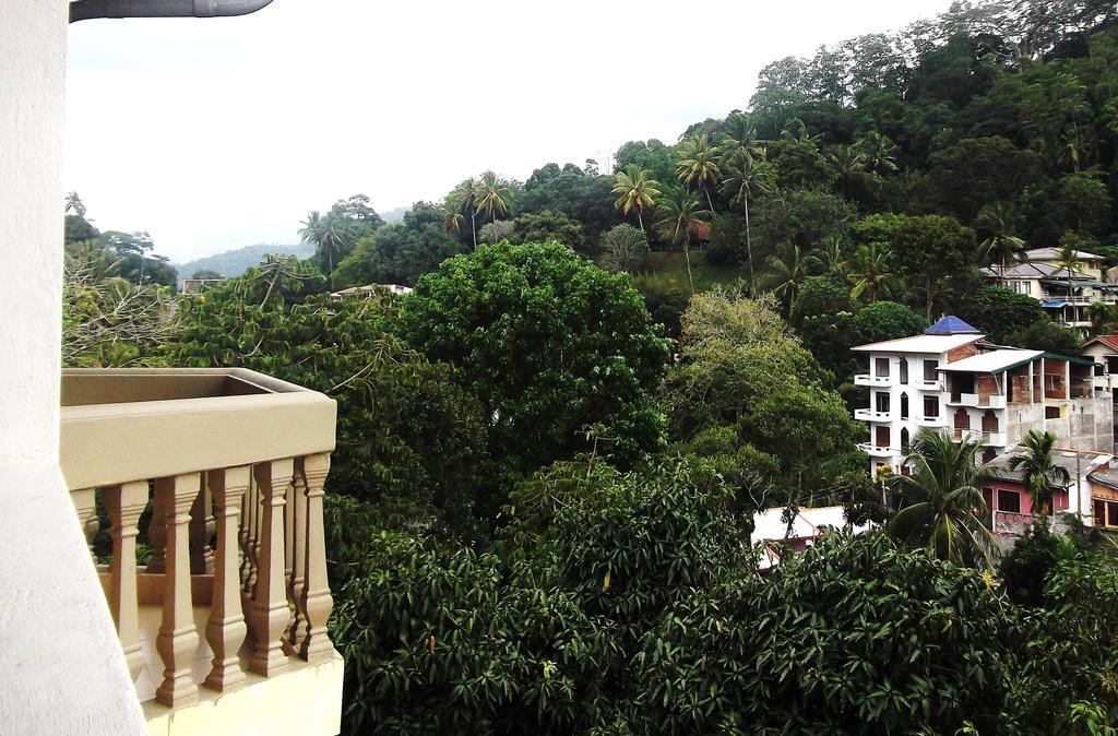 Majestic Tourist Hotel Kandy Exterior foto