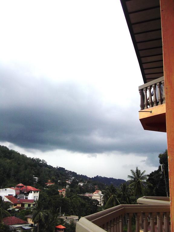 Majestic Tourist Hotel Kandy Exterior foto